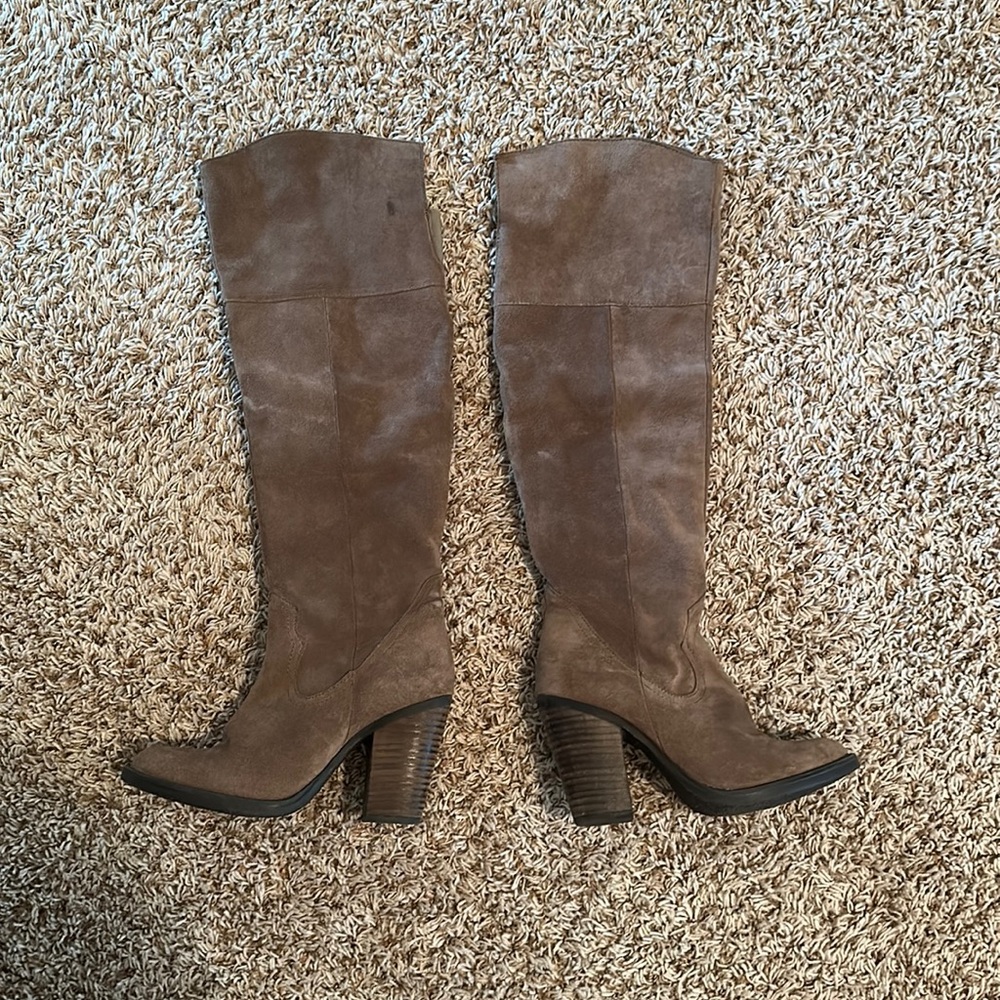 Never worn Steve Madden suede boots